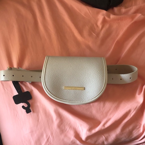 This cute Steve Madden fanny pack/ handbag - Picture 1 of 4